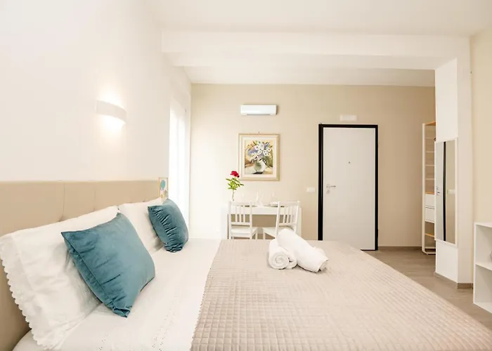 דירה Dimora Le Camelie ויאסטה