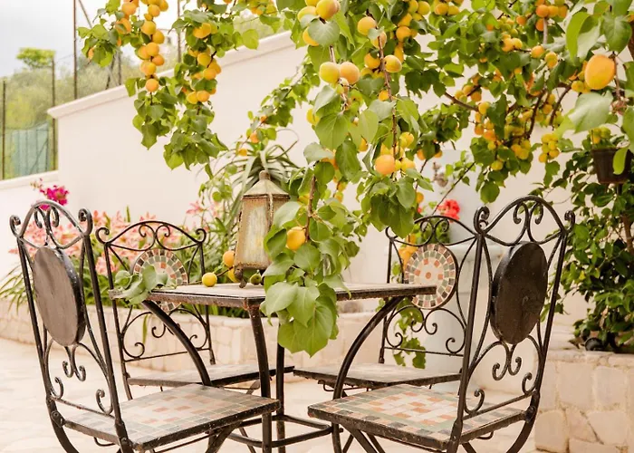 Dimora Le Camelie ויאסטה